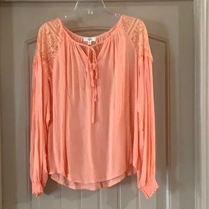 Light Weight Blouse with lace on the shoulders
